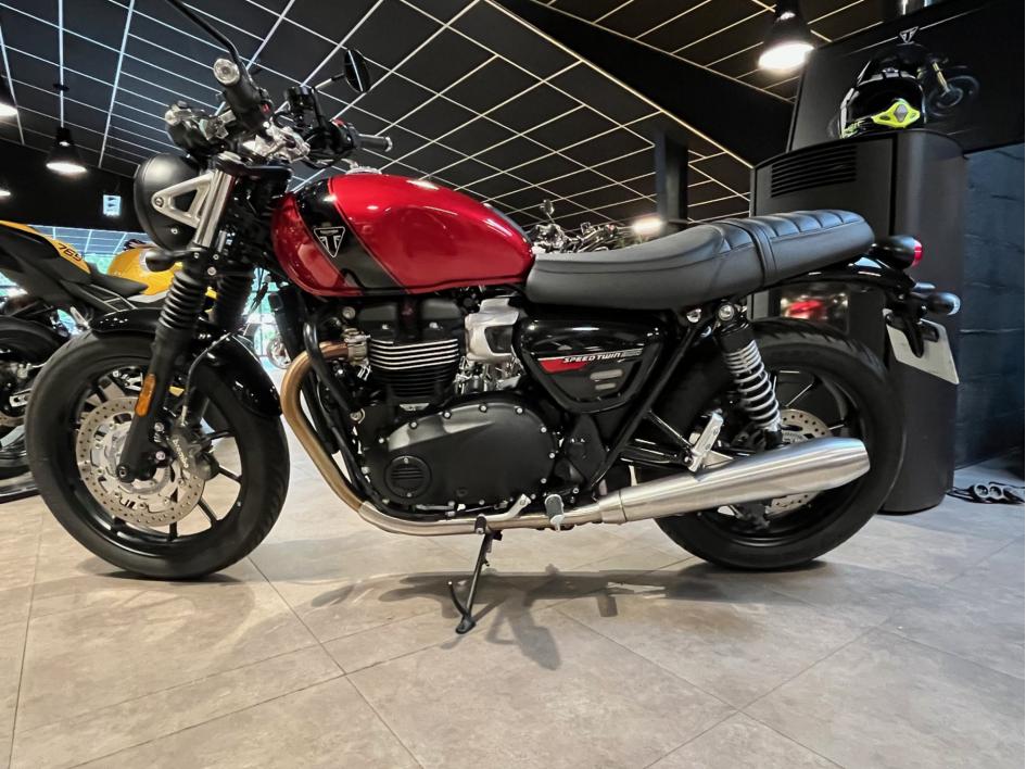 TRIUMPH SPEED TWIN 900