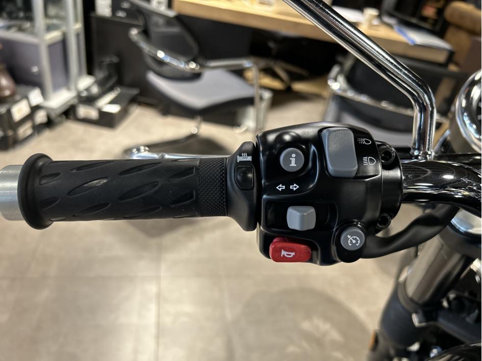 TRIUMPH BONNEVILLE T120 CLASSIC 1ERE MAIN