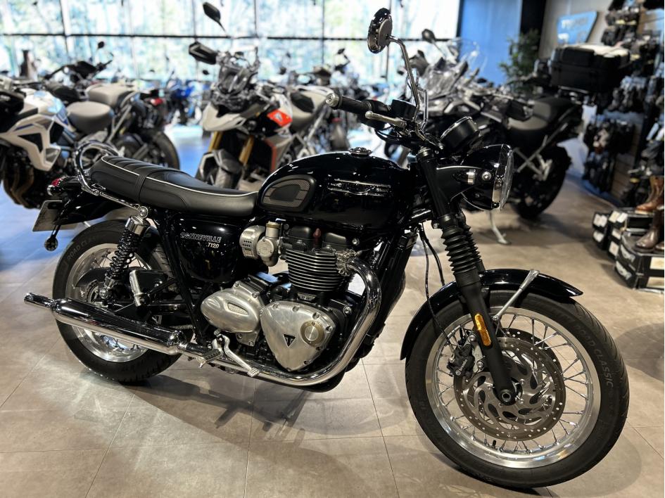 TRIUMPH BONNEVILLE T120 CLASSIC 1ERE MAIN