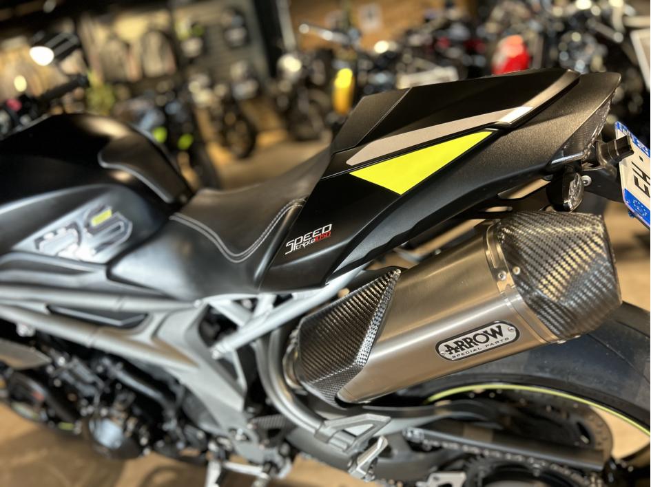 TRIUMPH SPEED TRIPLE 1050 RS