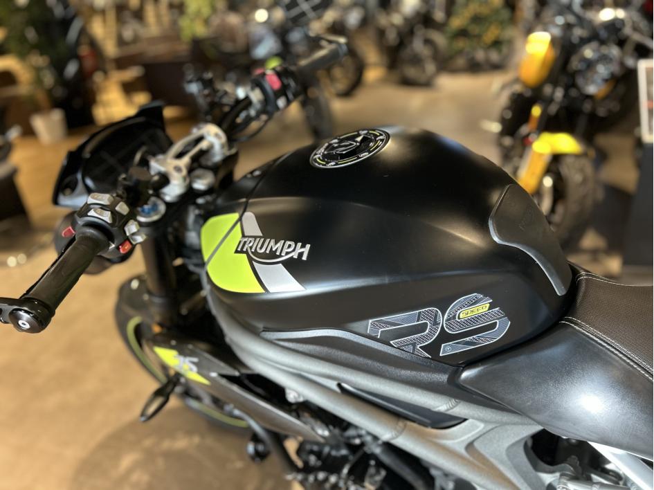 TRIUMPH SPEED TRIPLE 1050 RS