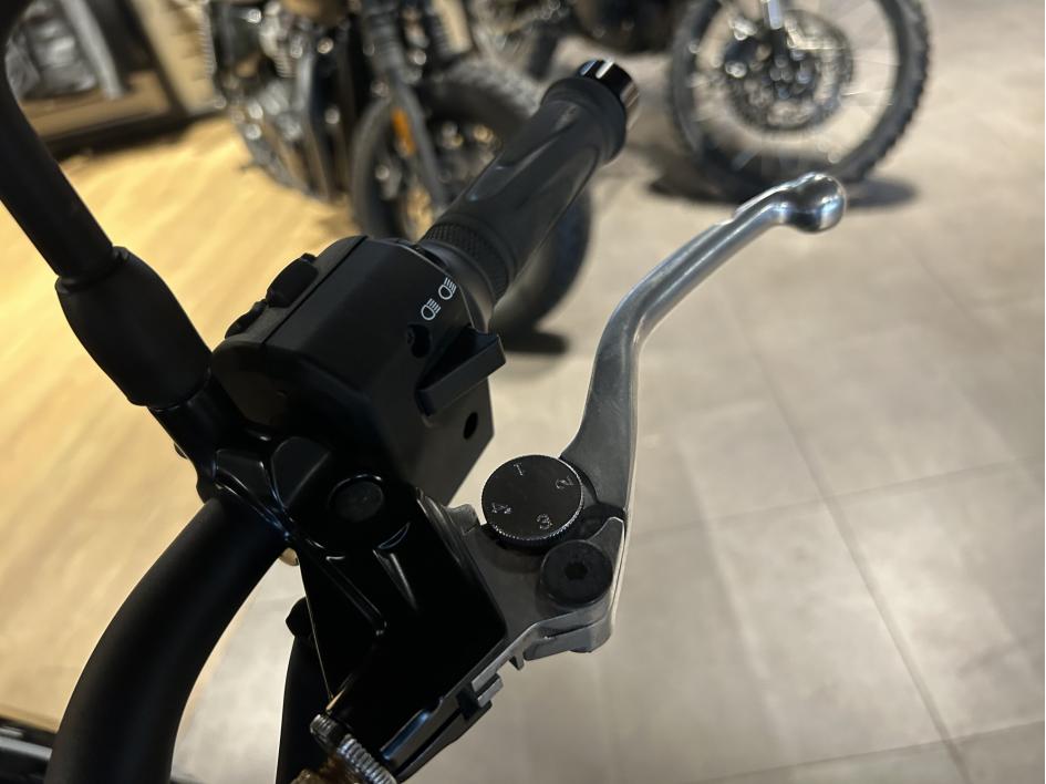 TRIUMPH TRIDENT 660 - 1ERE MAIN - A2 - 4116 KM - LOA POSSIBLE 