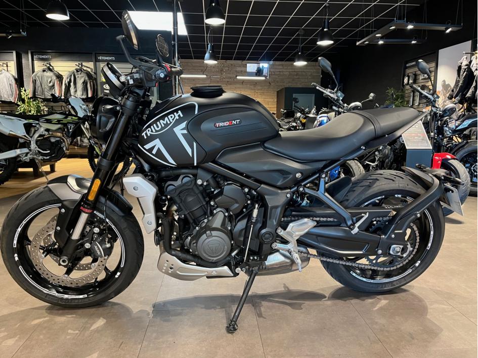 TRIUMPH TRIDENT 660