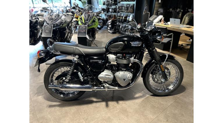 TRIUMPH BONNEVILLE T100 900