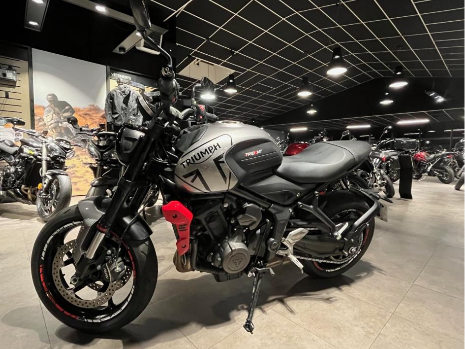 TRIUMPH TRIDENT 660