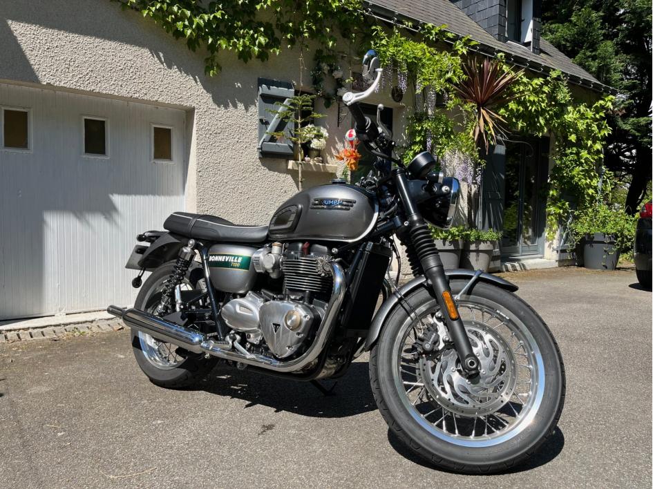 TRIUMPH Bonneville T120 GOLD LINE Edition