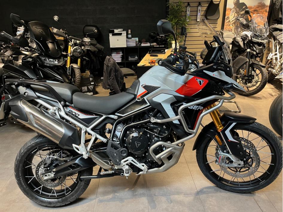 TRIUMPH TIGER 900 RALLY PRO SERIE 2 - 1ERE MAIN