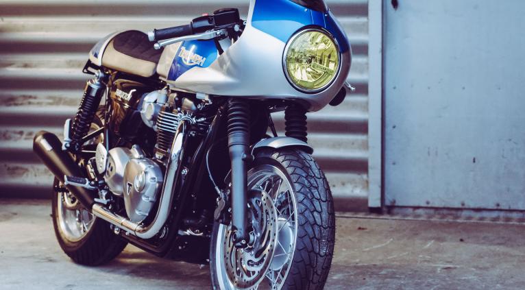 1200 THRUXTON CLASSIC ALUMINIUM SILVER COBALT BLUE