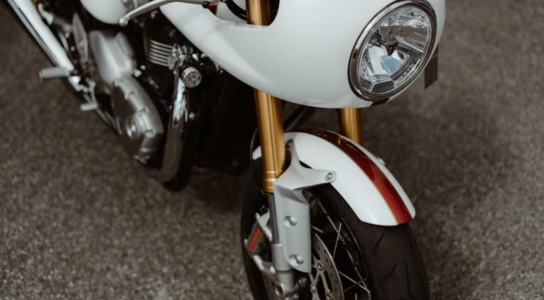 1200 THRUXTON-R CRYSTAL CLASSIC