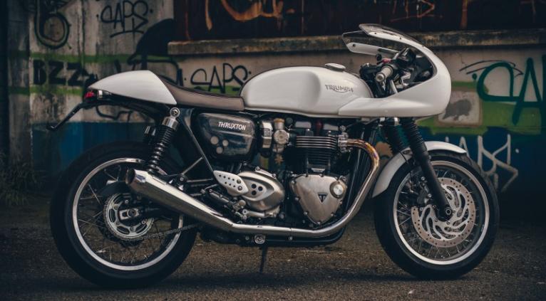 1200 THRUXTON VINTAGE RACER