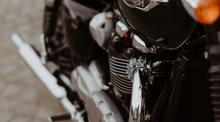 BONNEVILLE T120 BRITISH RACING GREEN & CREAM