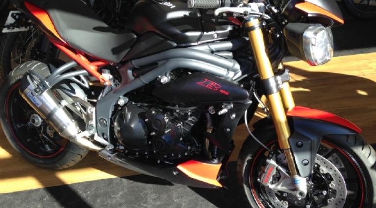 SPEED TRIPLE R 30 TH AXXESS MACHINE