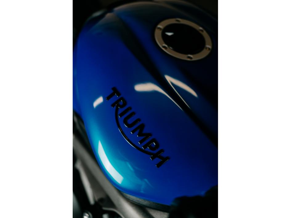 STREET TRIPLE RS NEON BLUE & MATT BLACK