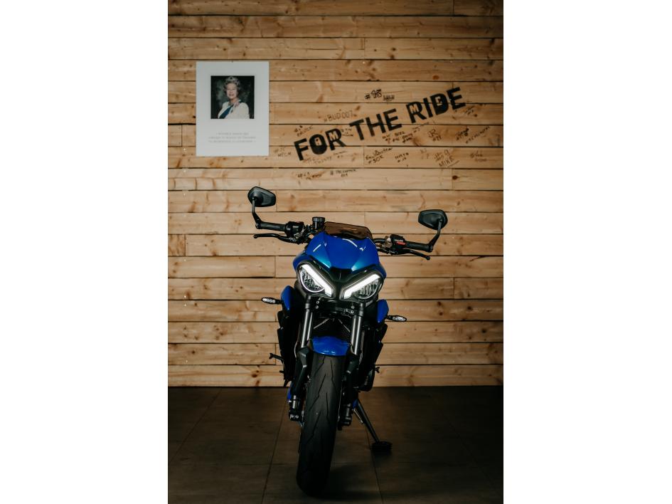 STREET TRIPLE RS NEON BLUE & MATT BLACK