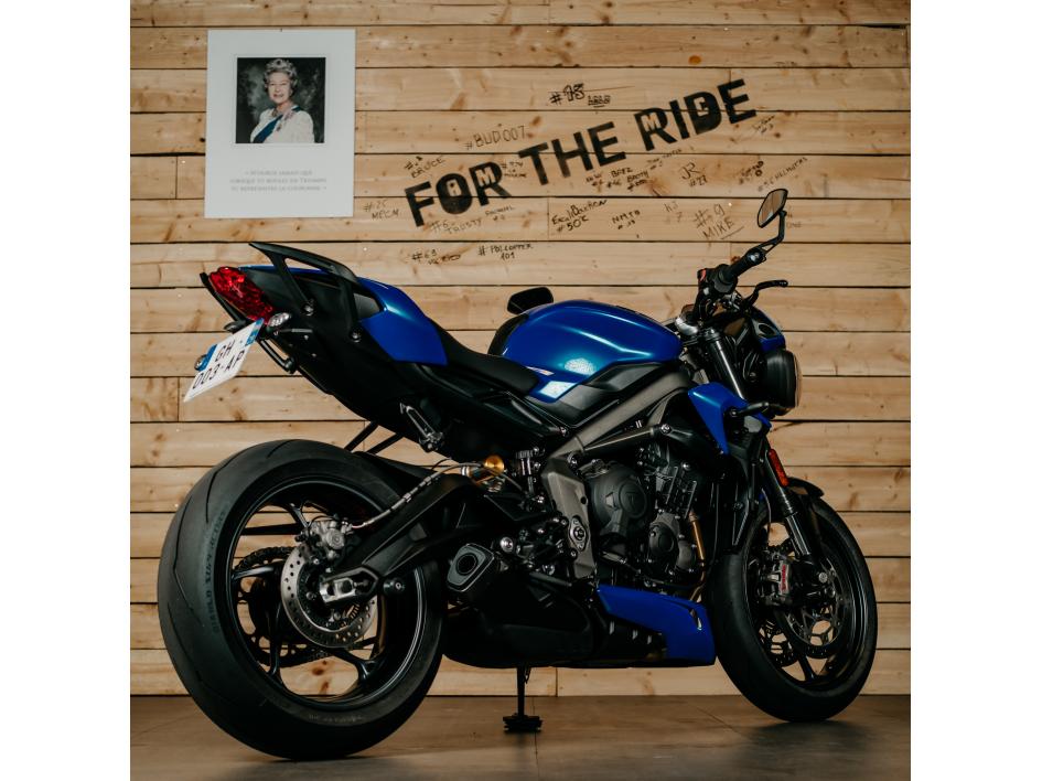 STREET TRIPLE RS NEON BLUE & MATT BLACK