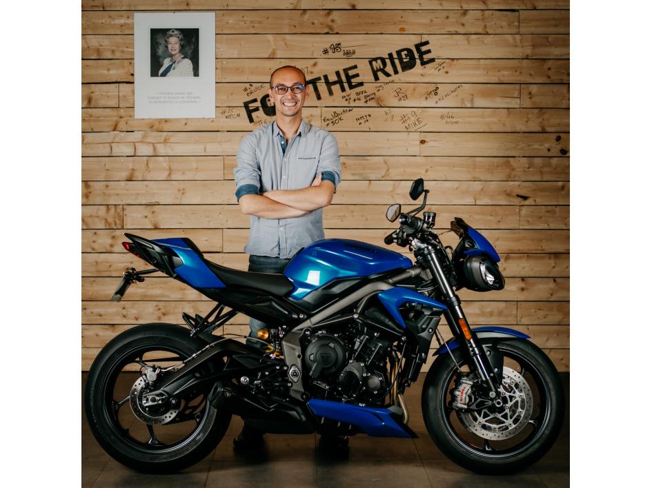 STREET TRIPLE RS NEON BLUE & MATT BLACK
