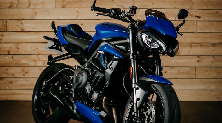 STREET TRIPLE RS NEON BLUE & MATT BLACK