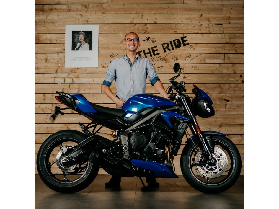 STREET TRIPLE RS NEON BLUE & MATT BLACK