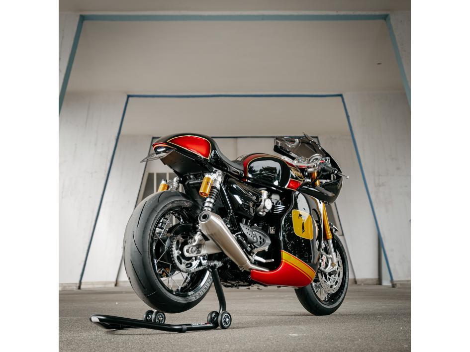 THRUXTON RS 