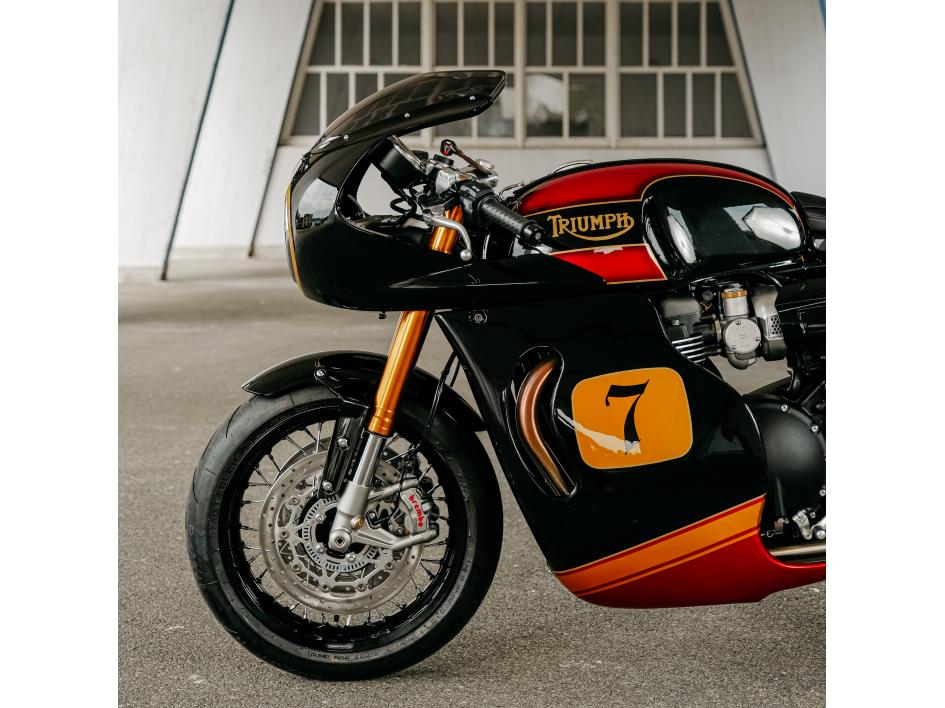 THRUXTON RS 