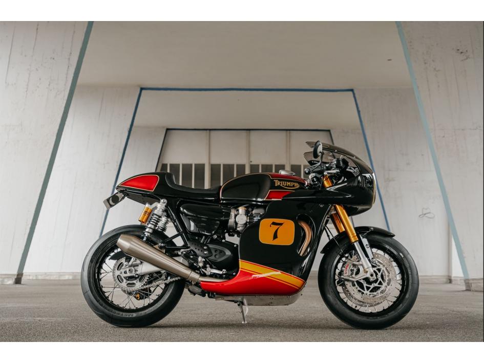 THRUXTON RS 