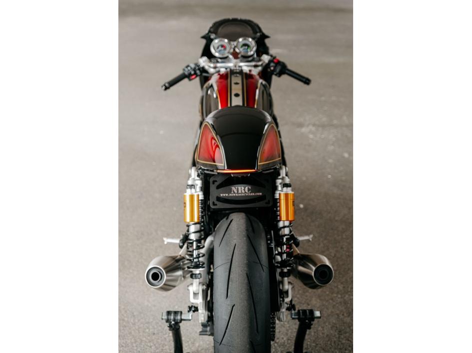 THRUXTON RS 