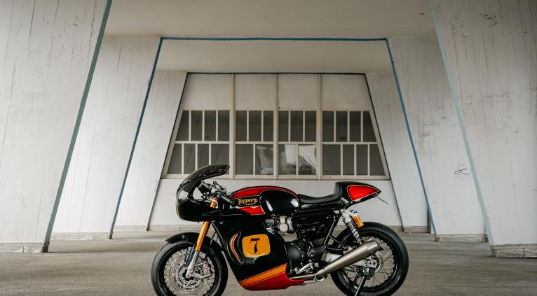 THRUXTON RS 