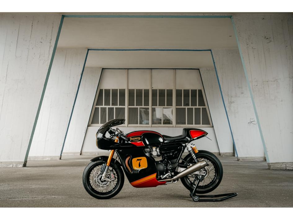 THRUXTON RS 
