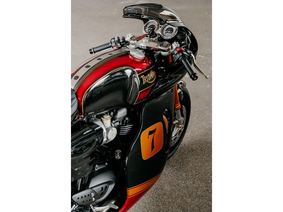 THRUXTON RS 